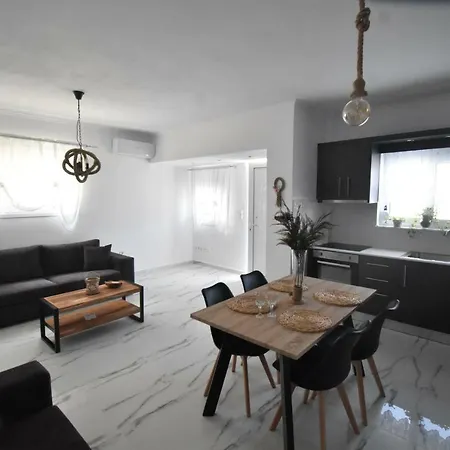 Apartament Anesis *